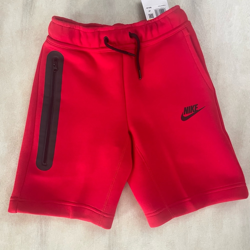 NEW YOUTH BOYS NIKE TECH FLEECE SHORTS RED BLACK SMALL $65